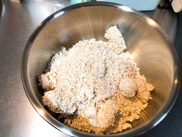 オイシックス手作り味噌キット・米麹をほぐす